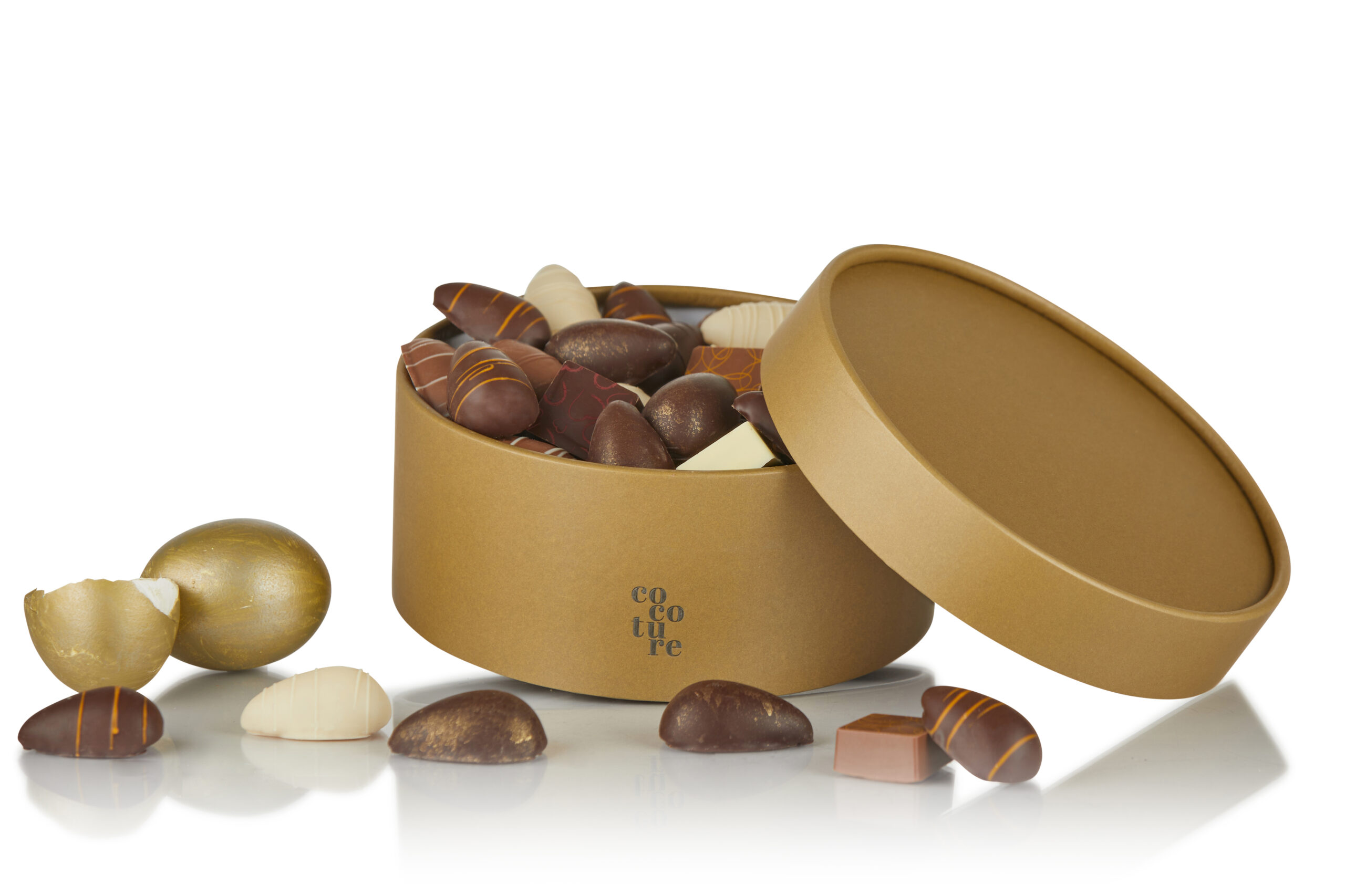 Fyldte chokolade påskeæg og fyldte Cocoture chokoladekugler i guld Cocoture hatteæske - 400g